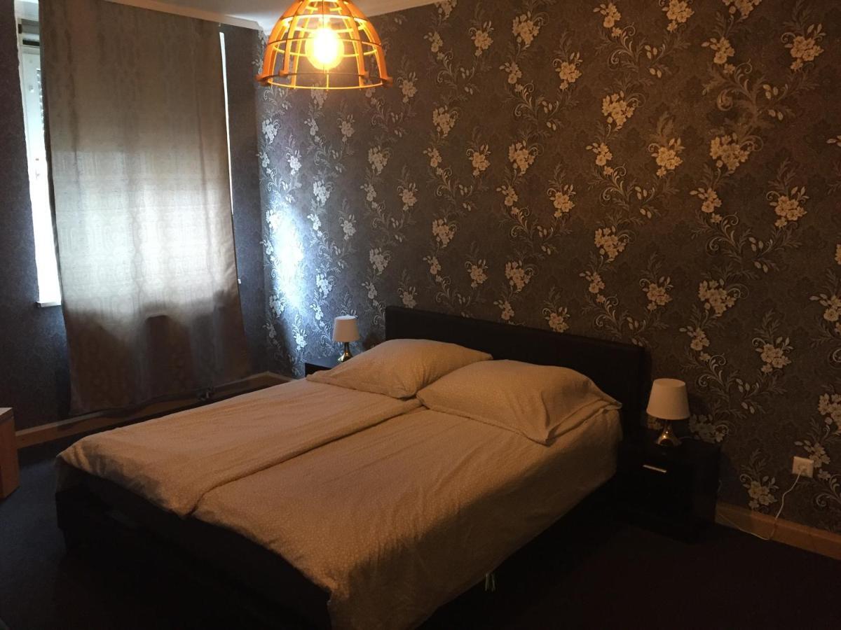 Viktor Apartment